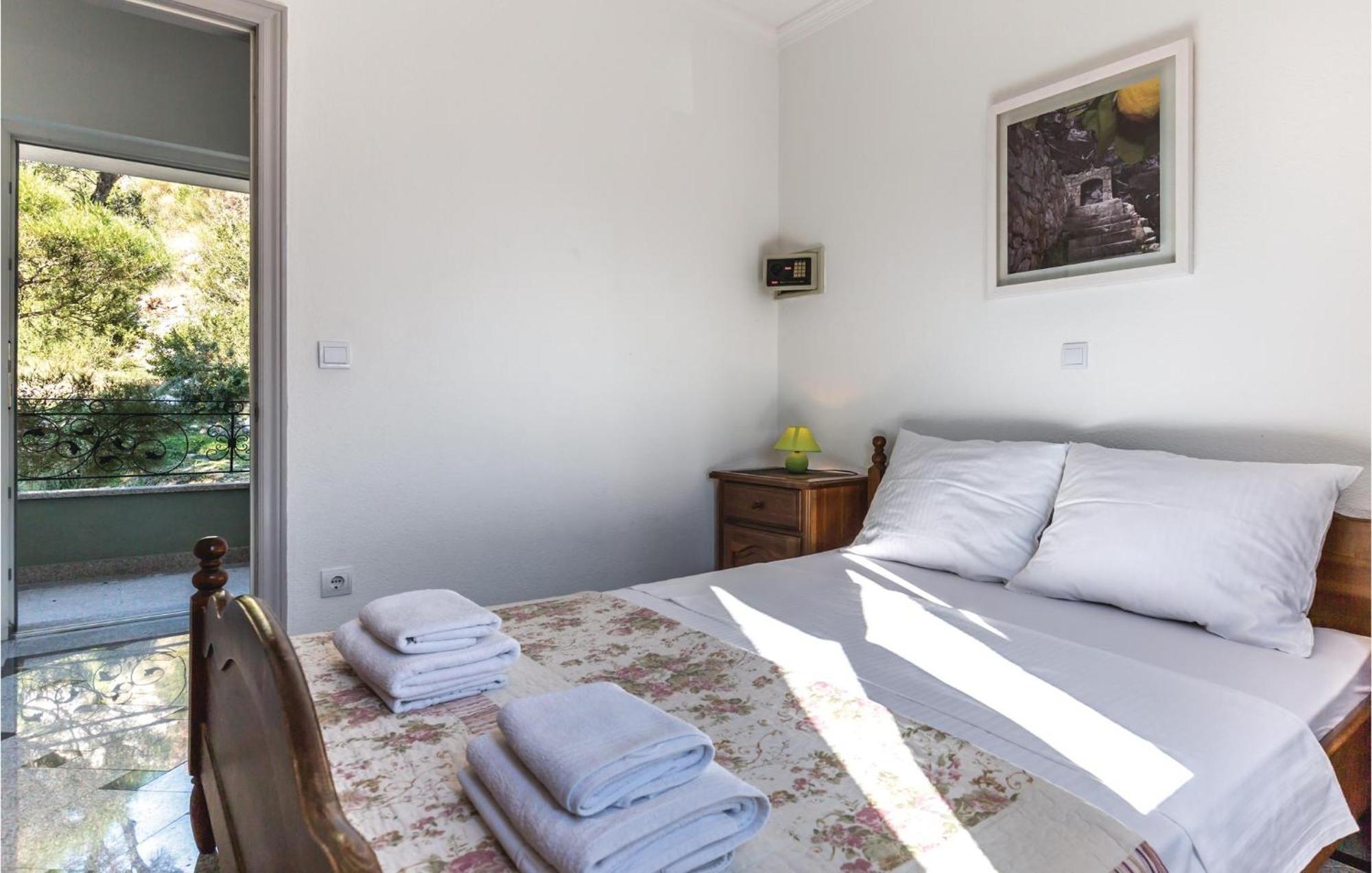 Amazing Apartment In Makarska With House Sea View Extérieur photo