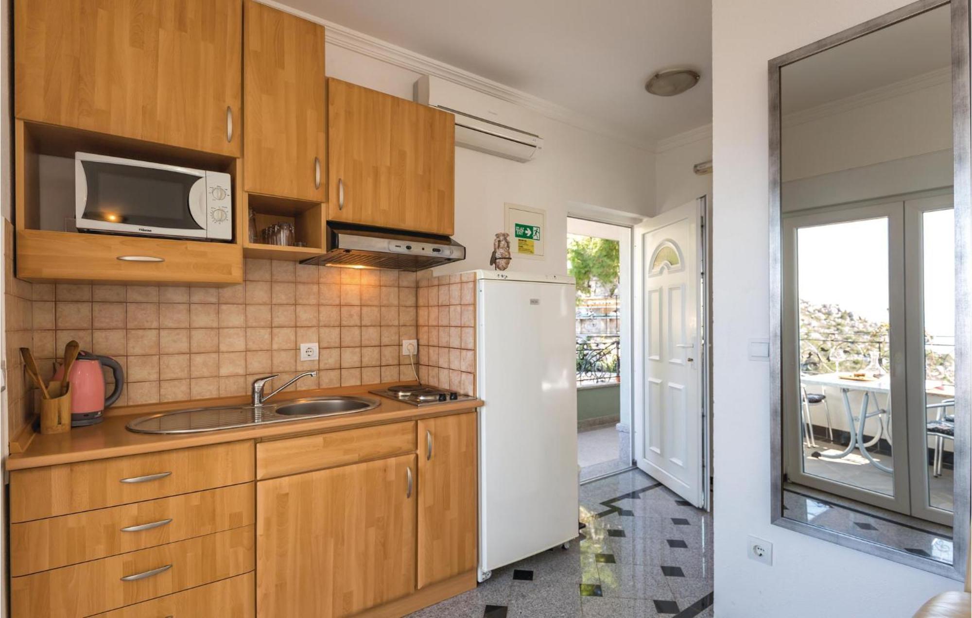 Amazing Apartment In Makarska With House Sea View Extérieur photo