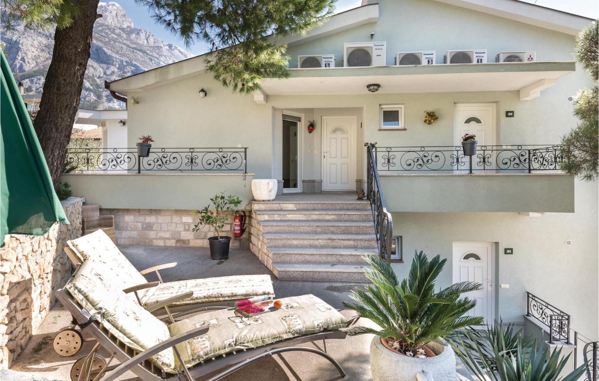 Amazing Apartment In Makarska With House Sea View Extérieur photo