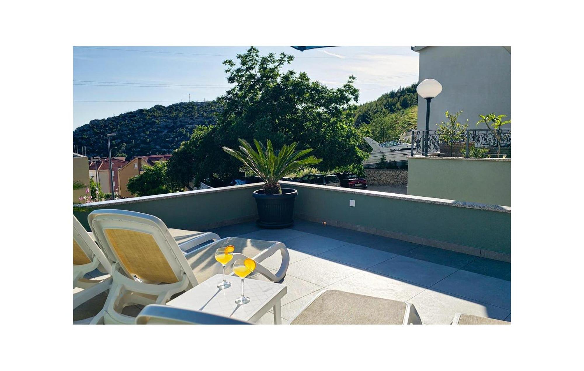 Amazing Apartment In Makarska With House Sea View Extérieur photo